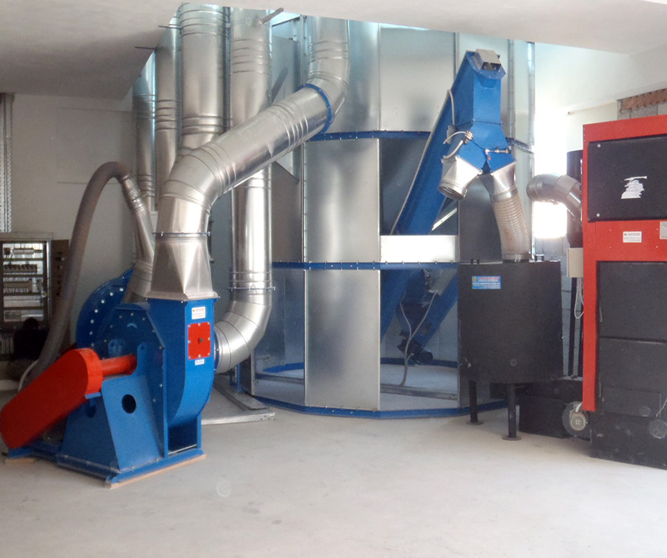 Storage Silos with screw extractor, centrifugal fans 25HP, boiler with automatic control